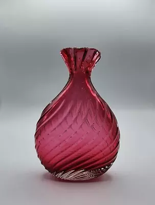 Buy Vintage CRANBERRY GLASS SWIRL Flat Vase With Fluted Rim • 46.26£