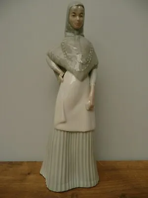 Buy MIQUEL REQUENA Of Valencia PORCELAIN FIGURINE Young Lady Girl SPANISH Rex Lladro • 14.99£