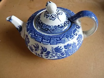 Buy Vintage Willow Pattern Tea Pot • 15£