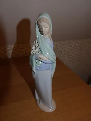 Buy Lladro Figurine Of A Girl With Flowers, Calla Lillies 4650 - Excellent Condition • 14£