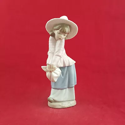 Buy Nao By Lladro - Girl In Pink Poncho & Bonnet - L/N 2088 • 32£