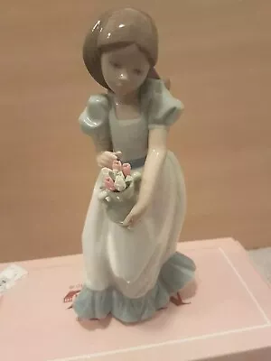 Buy Nao Lladro Figurine 1001 , Tulip Time 🌟 MINT CONDITION 🌟 WITH ORIGINAL BOX • 28£