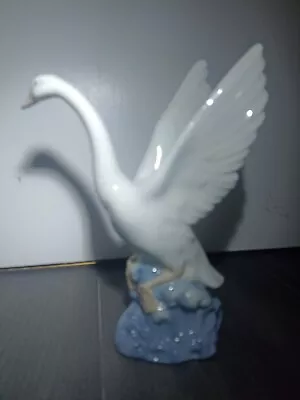 Buy Nao Lladro Porcelian Swan Figure Taking Flight From Water 20cm • 7.99£