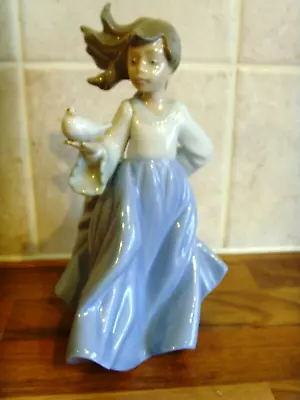 Buy Nao By Lladro Girl With A Dove Model Number 1088 • 19.99£