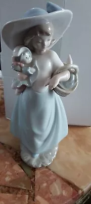 Buy Nao By Lladro Its A Picnic Girl In Hat With Baby And Basket • 40£