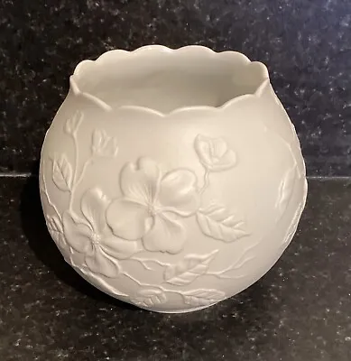 Buy Kaiser Porcelain Vase • 7.51£