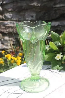 Buy Green Art Deco Glass Sundae Glass / Vase • 10£