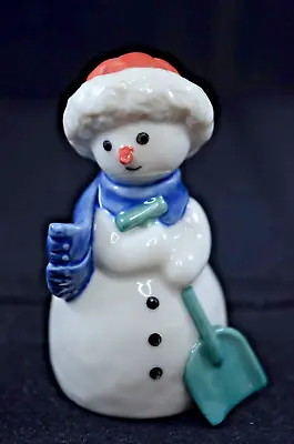 Buy Royal Copenhagen Mother Snowman With Shovel  No. 769 • 35£