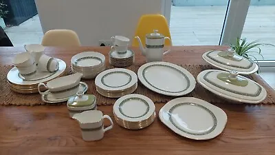 Buy Royal Doulton - Rondelay: 8 Setting Dinnerware Set With Coffee Pot. 56 Pieces • 220£