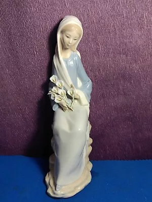 Buy Lladro Girl With Flowers Calla Lillies  Figurine #4650. • 17£