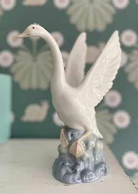 Buy NAO By Lladro Porcelain Figurine 1007 FLYING SWAN Ornament Vintage Porcelain • 5£
