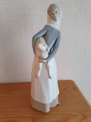 Buy Lladro  Girl With Lamb Porcelain Figurine #4584 • 20£
