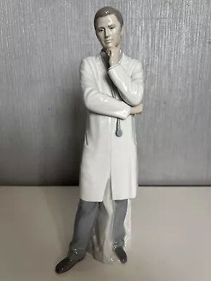 Buy Lladro 8188 The Doctor - Porcelain Ornament Figurine 31cm Tall - Very Rare • 114.95£
