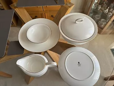 Buy Wedgewood China Formal Gold Dinner Service • 30£