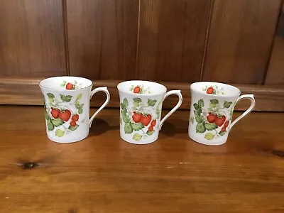Buy Queens Virginia Strawberry 3 Mugs • 15£