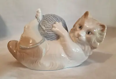 Buy Vintage Spanish Porcelain Figurine 'Cat Playing' From Nao By Lladro #0259 • 21.75£