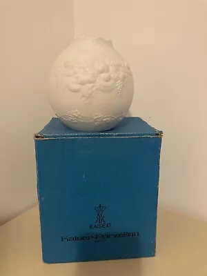 Buy Kaiser Porcelain Vase With Box • 8£