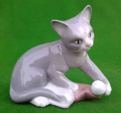 Buy Lladro / Nao “kitty’s Christmas” Cat With Santa Hat - 1428. • 34.99£
