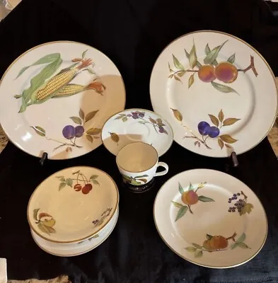 Buy Royal Worcester Place Setting —plus Extra Plate-Evesham Gold-7 PCs-Dates Vary • 51.87£