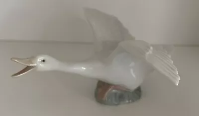 Buy Perfect LLadro Bird Goose Flapping Wings Figurine • 11.99£