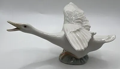 Buy LLadro Figure Of A Swan • 20£