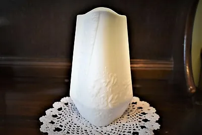 Buy Kaiser White Bisque Porcelain Vase • 17.50£