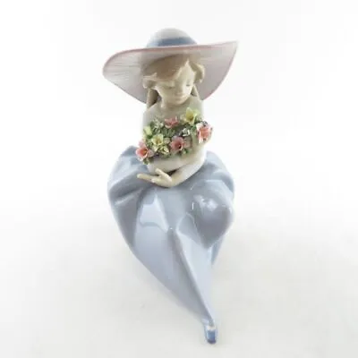 Buy Lladro 5862 Wrapped In The Scent Of Flowers Figurine Ornament • 200.73£