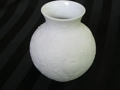 Buy C-175 Kaiser Porcelain White Matte Finish Vase With Floral Berry Design • 10.09£