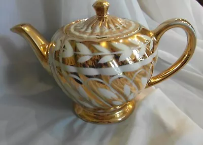 Buy Beautiful 1947 Vintage Sadler Teapot Gilded Pattern • 9.99£