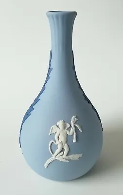 Buy Wedgwood Jasperware Tricolour  Vase Cherub  • 60£