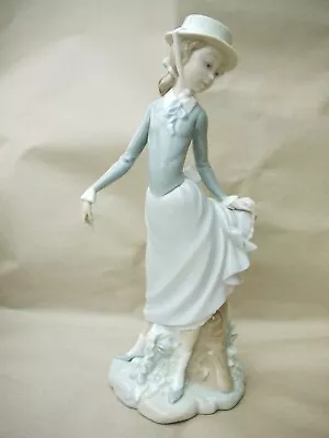 Buy Lladro  Young Lady In Trouble  #4912 • 35£