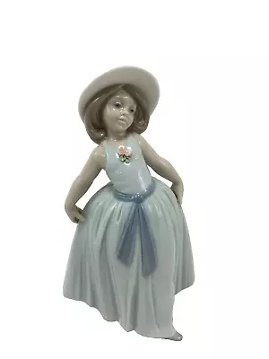 Buy Lladro Chiquitina Saludo Rose Figurine • 20£