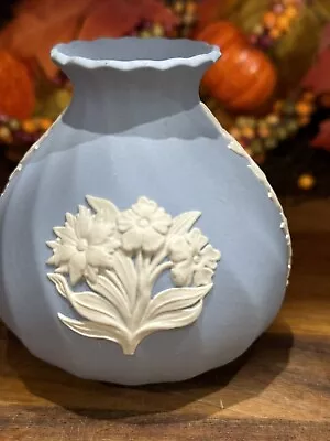 Buy Small Blue Wedgwood Jasperware Vase • 3.49£