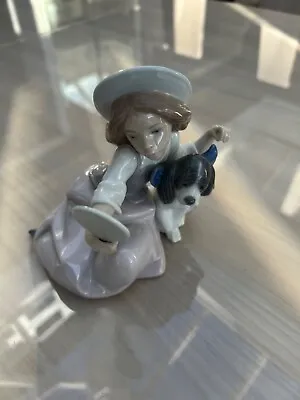Buy Lladro Porcelain Figurine Who's The Fairest Girl 5468 With Mirror And Dog • 15£