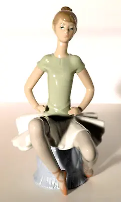 Buy Lladro Laura Sitting Green Ballerina Figurine #1360 8 1/2  MINT • 40.23£