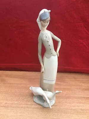 Buy Lovely Lladro Figurine Of A Young Lady Feeding Geese 1035 1970s • 9.99£