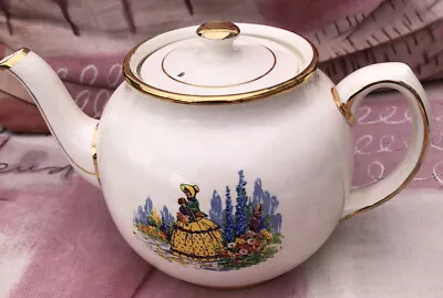 Buy Sadler Crinoline Lady Porcelain Teapot • 45£