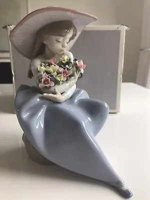 Buy Lladro Lady Figurine -Fragrant Bouquet (Que Bonita Es La Primavera!) 05862 Boxed • 260£