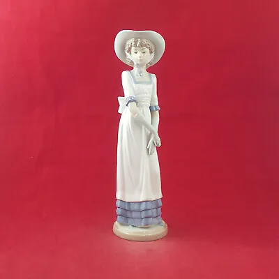 Buy Lladro Nao Figurine - Lady Wearing Bonnet & Long Gloves - L/N 3059 • 28£