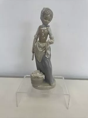 Buy Nao Lladro Wash Day Girl Figurine • 25£