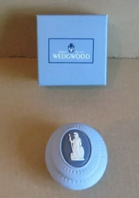 Buy Wedgwood Tri Coloured Jasperware Britannia Box • 30£
