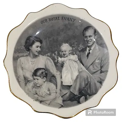 Buy QE2 'Our Royal Family' Souvenir Pin Plate Royal Standard Fine Bone China Vtg • 25.21£