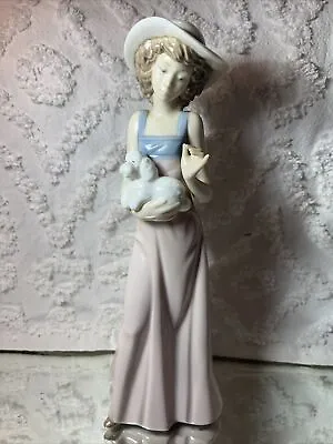 Buy Beautiful Lladro NAO   Dama Con Caniche Girl Holding Dog   Figurine Scarce - Box • 36.99£