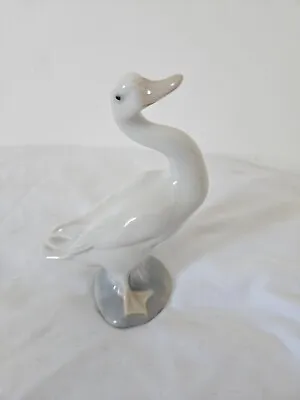 Buy Lladro Small Goose Ornament.  • 9.99£