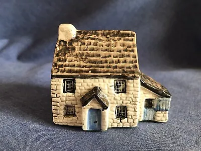 Buy Tey Pottery.  Farmhouse Number 18.￼ • 4£