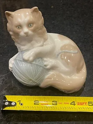 Buy NAO By Lladro Figurine  Cat Playing With Yarn Retired  257 Mint Condition • 47.95£