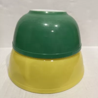 Buy Pyrex Primary Colors Nesting Bowls Set Of Two 2.5 And 4 Quart Size Yellow Green • 38.42£