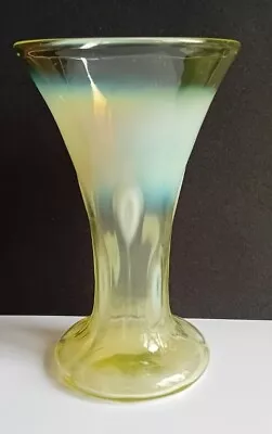 Buy Antique Victorian John Walsh Yellow Vaseline Uranium Tadpole Vase  • 39.99£