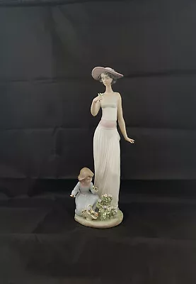 Buy Lladro Figurine Lady With Child And Flowers In Bloom Model 6648 - Flower Broken • 750£