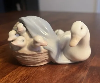 Buy LLADRO Figurine Mother Duck With 4 Ducklings In Picnic Basket  #4895 Porcelain • 15£
